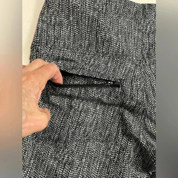 Athleta Delancey Textured Moto Tight Womens Med. Black White Ankle Zip like new - Picture 5 of 7